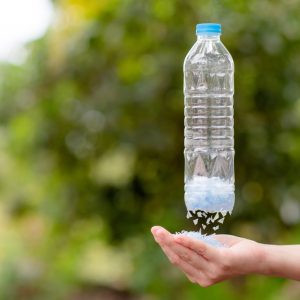 The Process Of Cutting Plastic Bottles Flakes